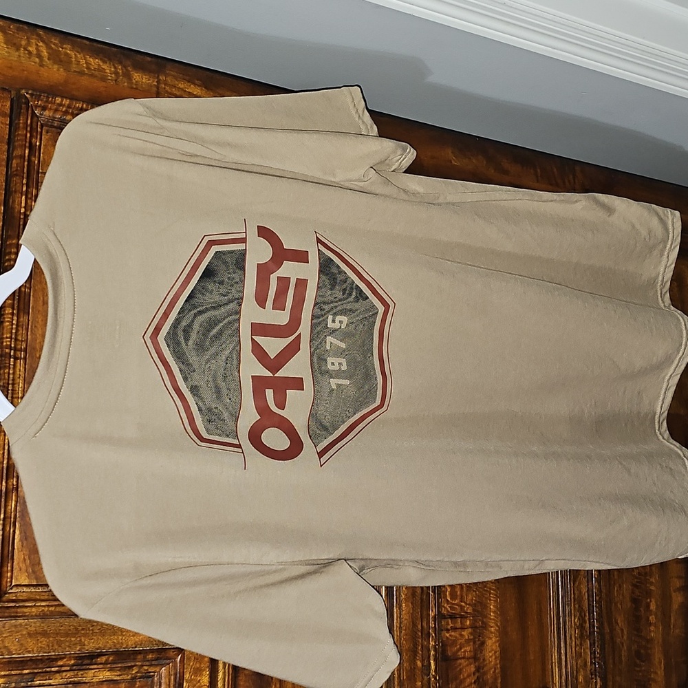 Oakley Mens Tshirt Sz Large!!